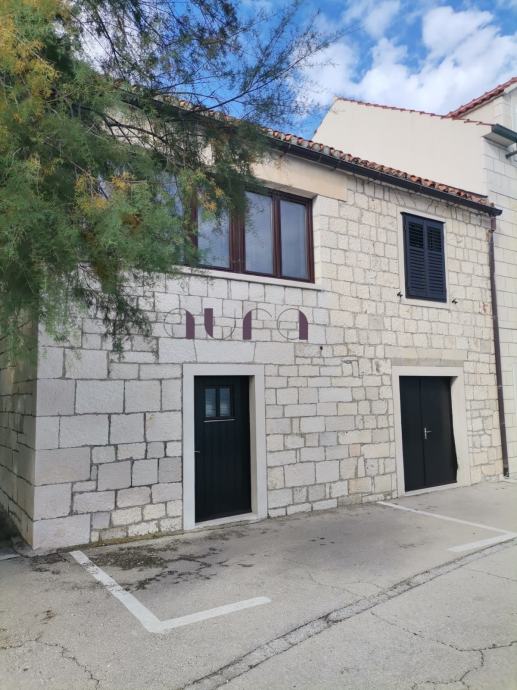 jedinstvena-kamena-kuca-sutivan-otok-brac-slika-260099357