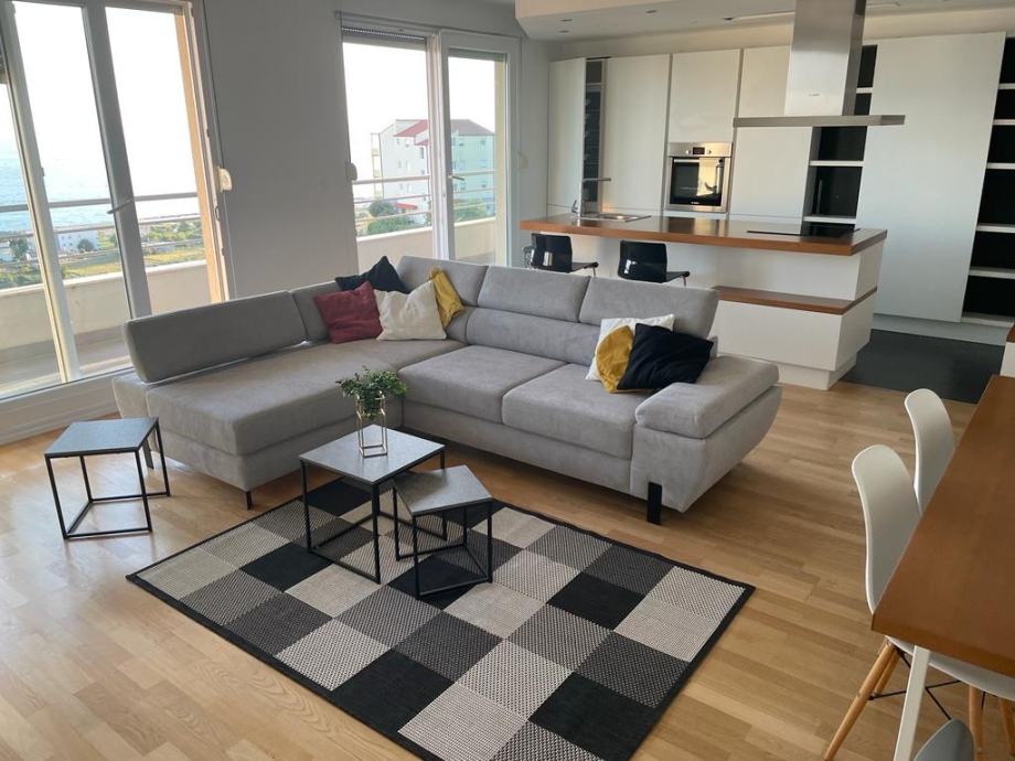 prekrasan-veliki-stan-pogledom-more-garazom-dugorocno-slika-202994254